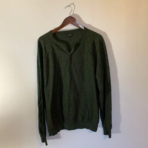 J.Crew raglan sleeve Henley sweater size XL in forest green.